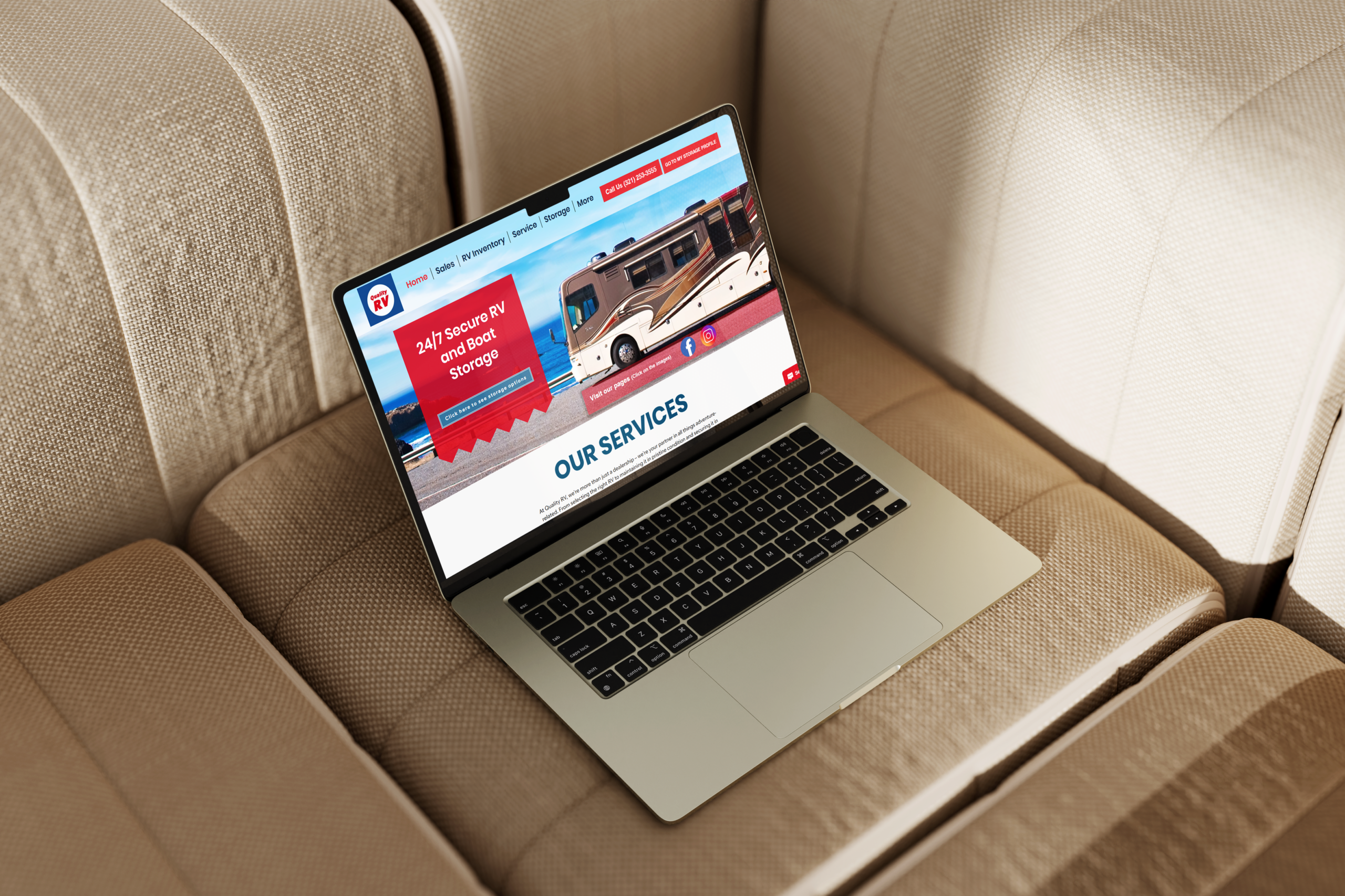 01_MacBook Pro Mockup Set